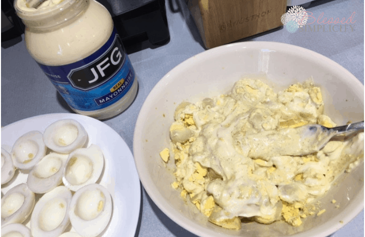 This easy deviled eggs recipe will be a hit at holiday parties from thanksgiving dinner to christmas brunch. Easy deviled eggs are the perfect side dish to take along to parties. #sidedishrecipe #appetizerrecipe #keto #ketofriendly #ketogenicdiet